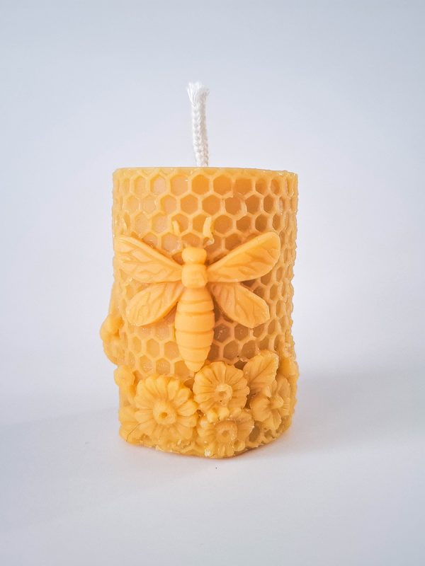 Sveča čebelja s satjem