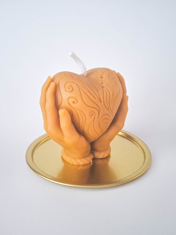 Kovinski podstavek za sveče v zlati barvi