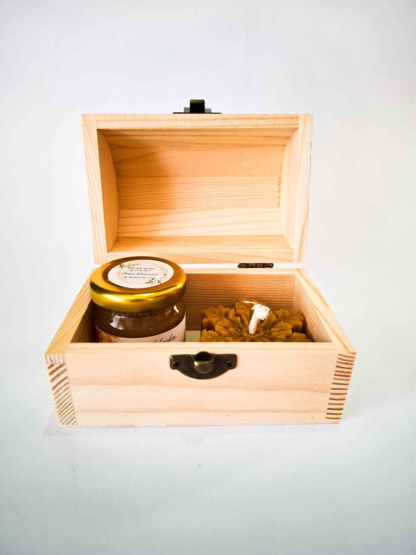 Čebelji zaklad v leseni skrinjici